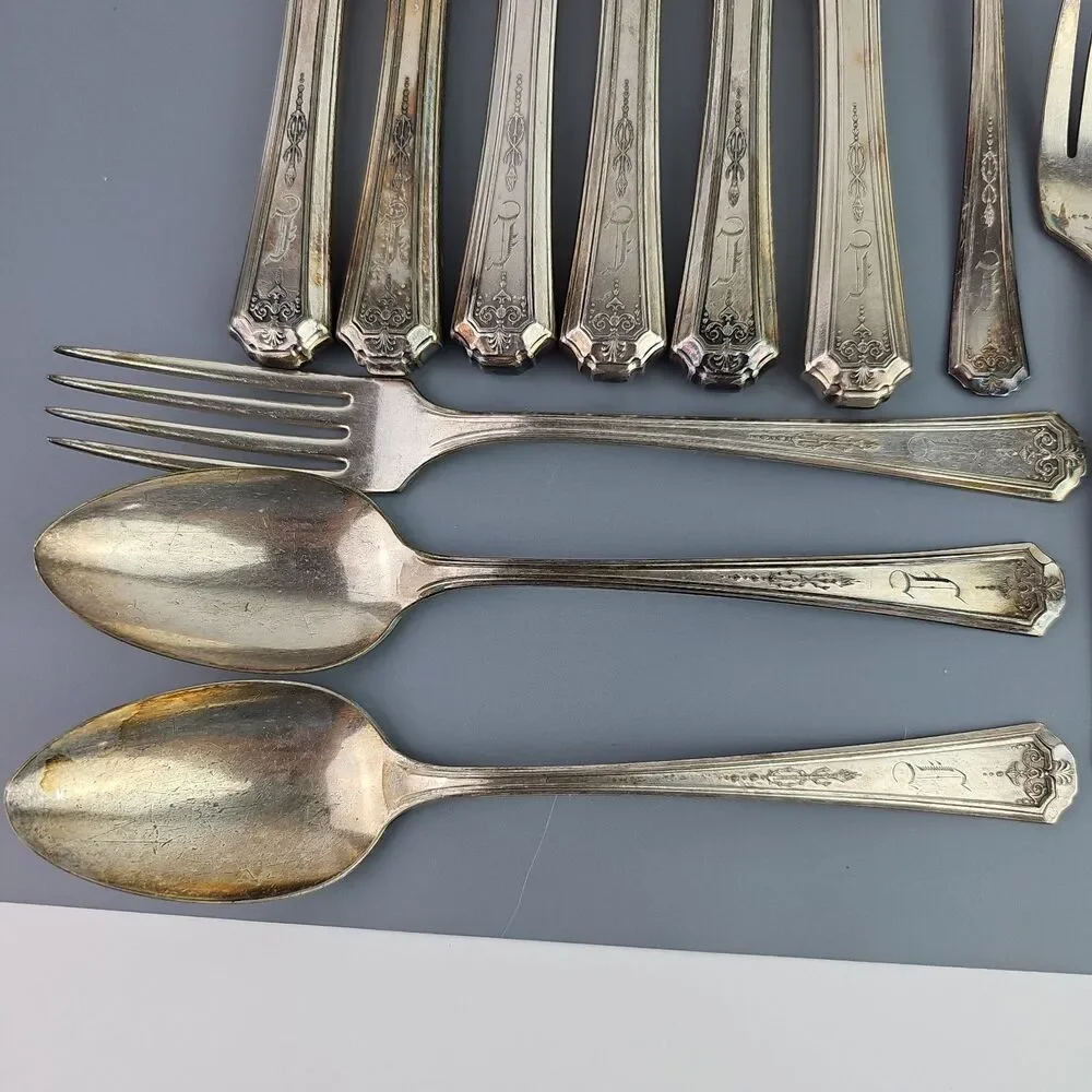 Vintage Oneida Lady Grace 1933 Tudor Silverplate 18 Pc Flatware Set Monogram J